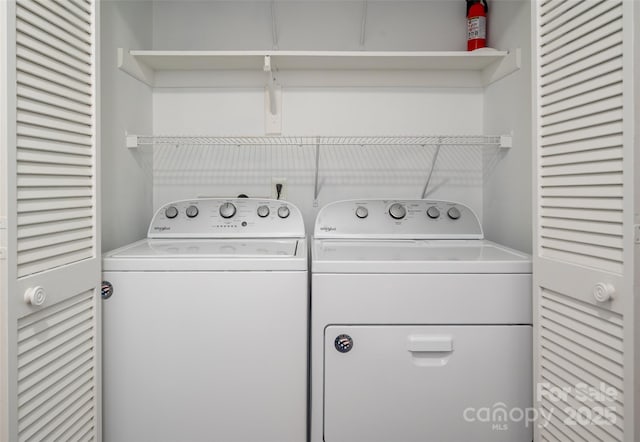 6013 Heath Valley Rd, Charlotte, NC 28210 - laundry room featuring washing machine and dryer