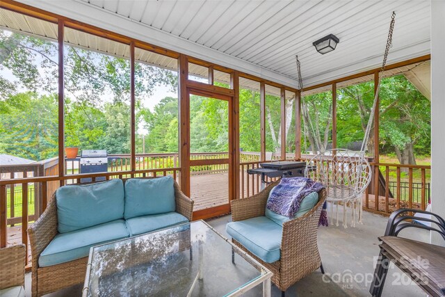 1010 Rainbow Cir, Catawba, SC 29704 - sunroom featuring an outdoor hangout area