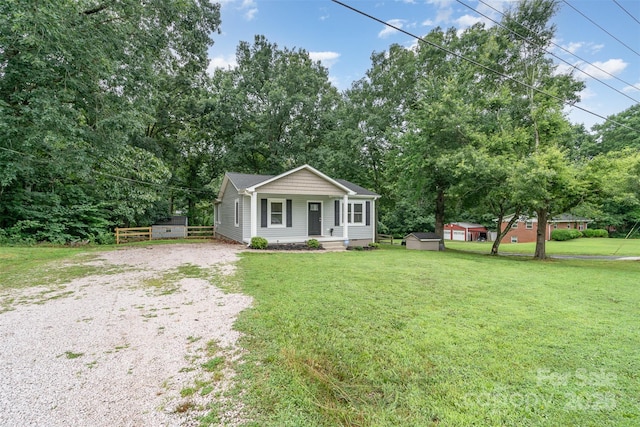 8107 Smith Rd, Kannapolis, NC 28081 - view of front of property featuring a front yard, a porch, driveway, and view of wooded area