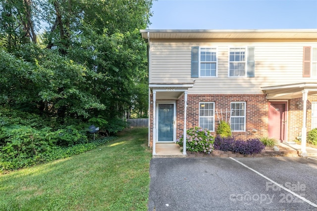 1533 20th Ave NE, Hickory, NC 28601 - view of front of house with brick siding and a front yard