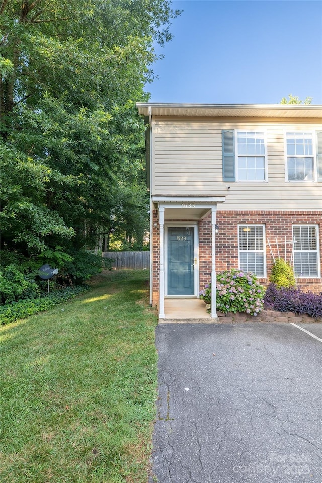 1533 20th Ave NE, Hickory, NC 28601 - view of front facade with brick siding