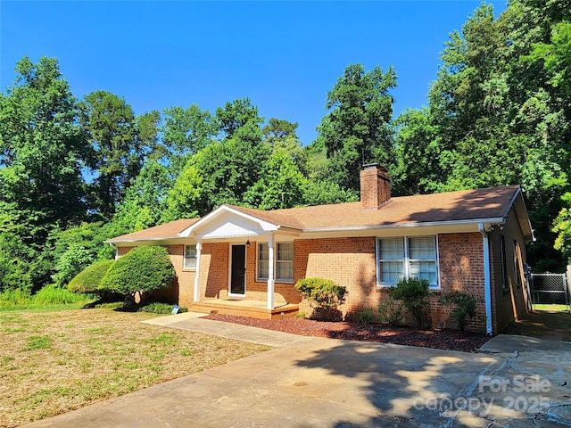 125 Circle Dr, Mount Holly, NC 28120 - photo 1