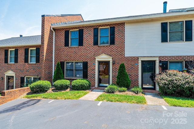 709 21st Ave NE, Hickory, NC 28601 - photo 1