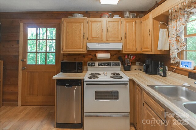 585 Bonfire Dr Unit 10, Franklin, NC 28734 - photo 4