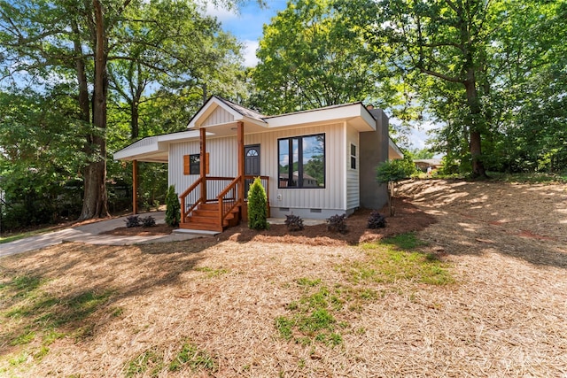 1050 Barnett Dr, Kings Mountain, NC 28086 - view of front of house with crawl space, driveway, and a carport