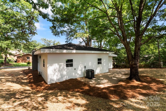 1050 Barnett Dr, Kings Mountain, NC 28086 - view of side of home with a central AC unit
