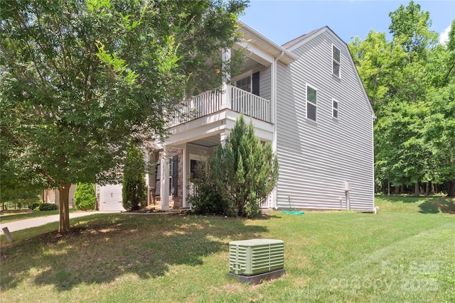 10806 Cove Point Dr, Charlotte, NC 28278 - view of front of house featuring a balcony and a front lawn