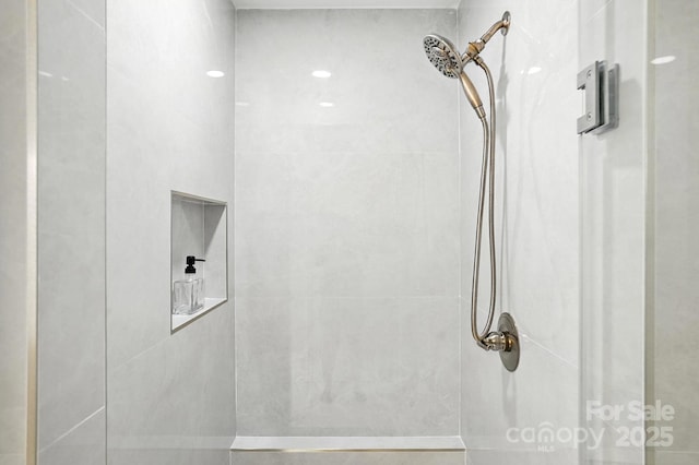 6542 Cross Field Ln, Charlotte, NC 28226 - bathroom with a tile shower