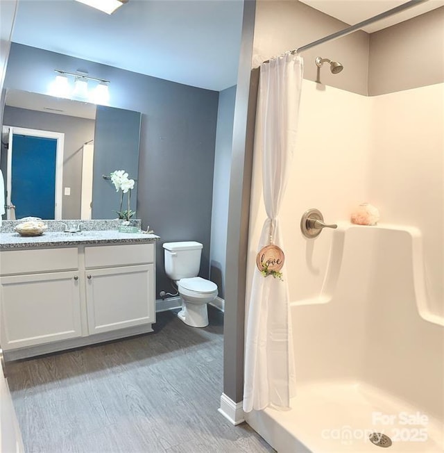 212 Old Centergrove Rd, Kannapolis, NC 28083 - full bath featuring wood finished floors, vanity, and a shower with shower curtain