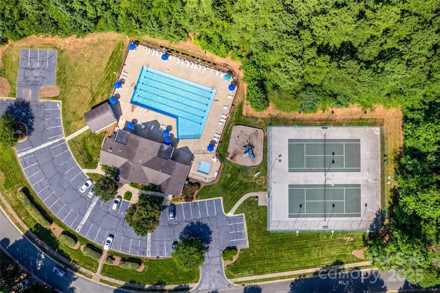 7029 Scuppernong Ct, Charlotte, NC 28215 - aerial view of a pool