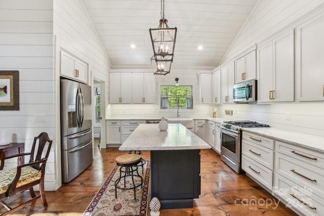 1092 E Bald Rock Dr, Sapphire, NC 28774 - kitchen with stainless steel appliances, vaulted ceiling, a kitchen bar, a center island, and a chandelier