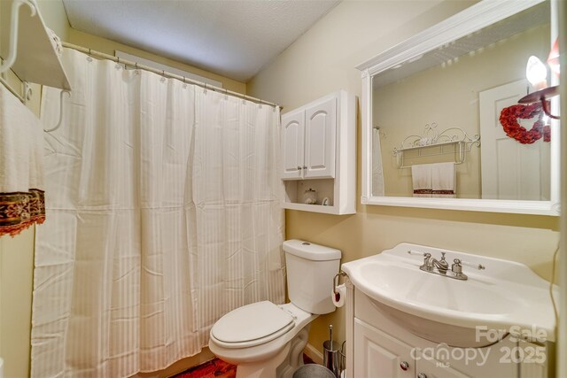 1504 Red Marble Rd, Andrews, NC 28901 - full bath featuring vanity and a shower with curtain
