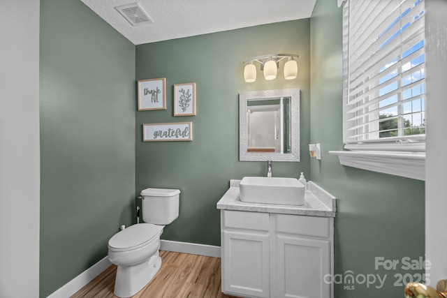 8009 Trotter Rd, Charlotte, NC 28216 - bathroom featuring wood finished floors, vanity, and a textured ceiling