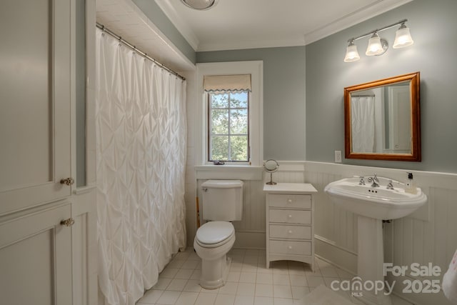 650 Golf Course Rd, Columbus, NC 28722 - bathroom featuring tile patterned floors, wainscoting, ornamental molding, and curtained shower