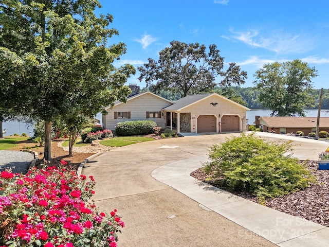 643 Lake Dr Unit 10, Lexington, NC 27292 - view of front of house featuring a garage and driveway