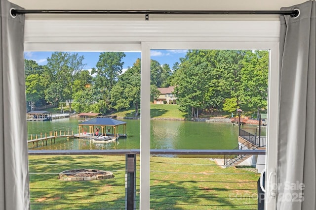 172 Honeydew Cir, Troutman, NC 28166 - entryway with a water view