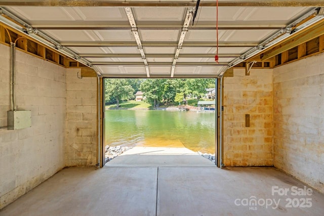 172 Honeydew Cir, Troutman, NC 28166 - garage with a water view and concrete block wall