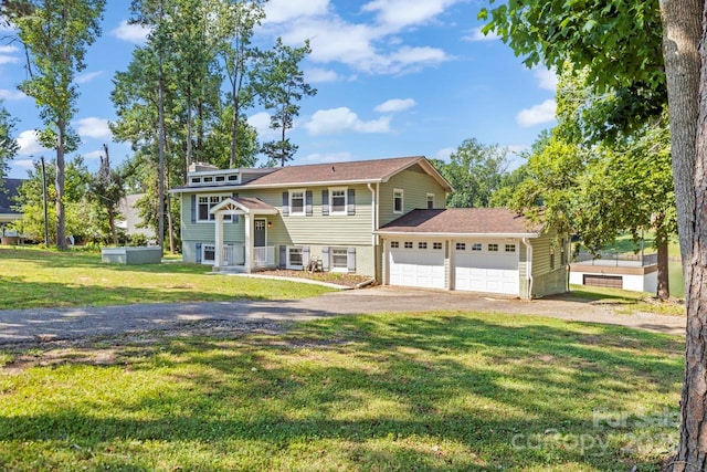 172 Honeydew Cir, Troutman, NC 28166 - view of front facade featuring driveway, a garage, and a front yard