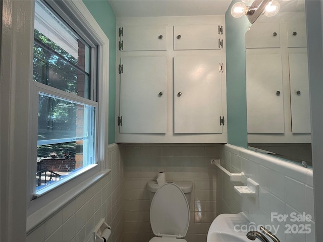1320 Kings Cir, Shelby, NC 28150 - half bath with plenty of natural light, tile walls, and a wainscoted wall