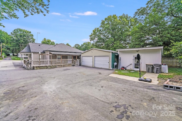 1004 Venus St, Kannapolis, NC 28083 - view of front facade with an outdoor structure and a detached garage