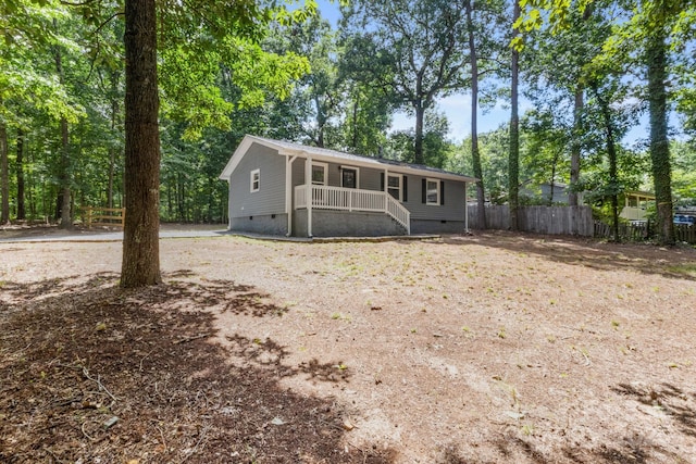 6101 Mcgregor Dr, Charlotte, NC 28227 - single story home with crawl space and covered porch