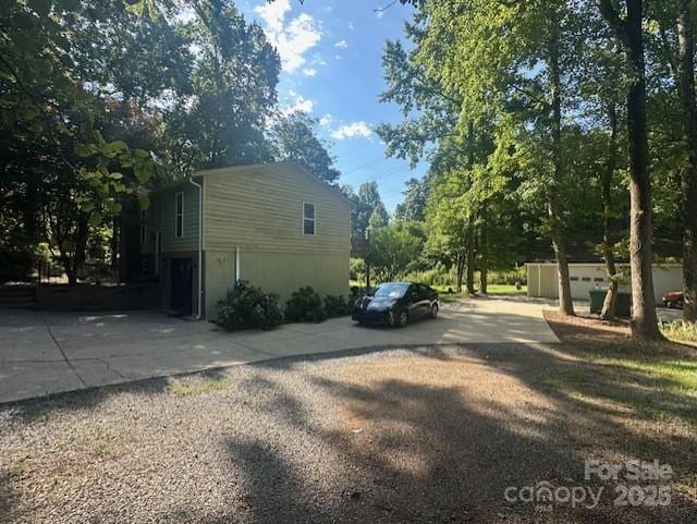 3211 Winding Trl, Matthews, NC 28105 - view of side of home with driveway