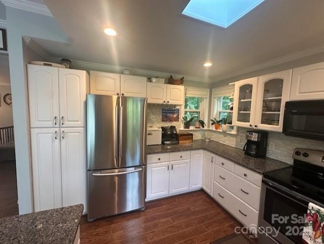 3211 Winding Trl, Matthews, NC 28105 - kitchen featuring stainless steel appliances, crown molding, a skylight, white cabinets, and backsplash