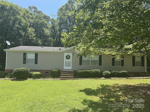 3911 Doster Rd, Monroe, NC 28112 - manufactured / mobile home with a front yard and crawl space