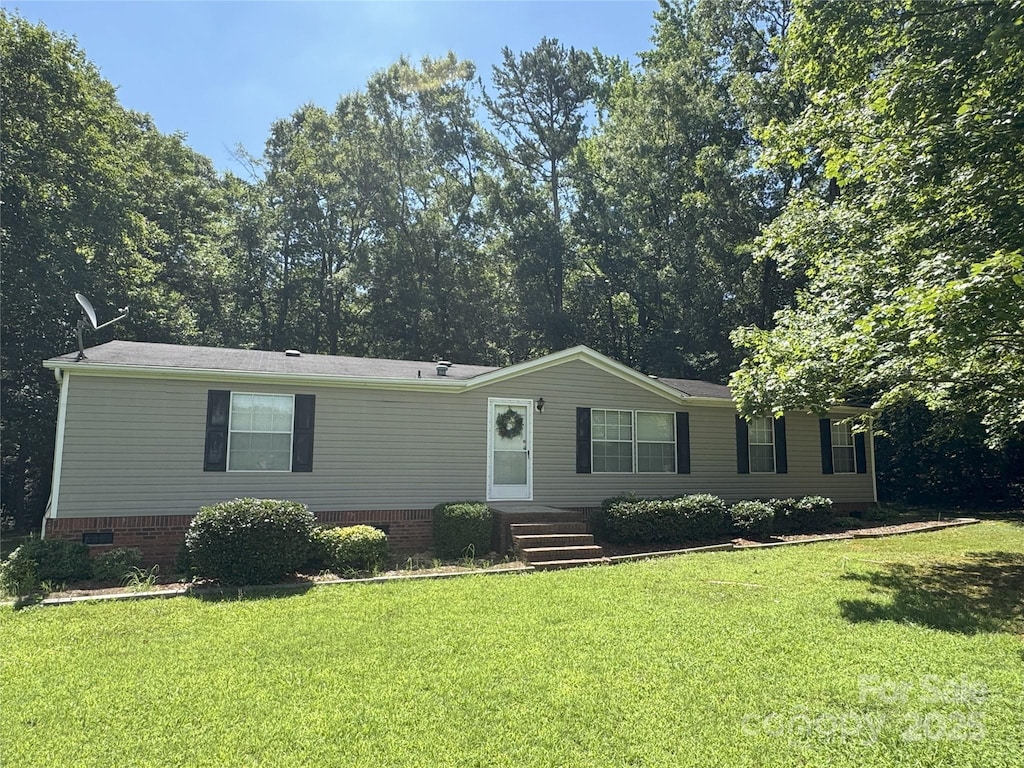 3911 Doster Rd, Monroe, NC 28112 - manufactured / mobile home with a front lawn and crawl space