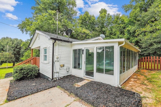 201 Hoyle Cir, Gastonia, NC 28052 - view of front facade featuring a sunroom and crawl space