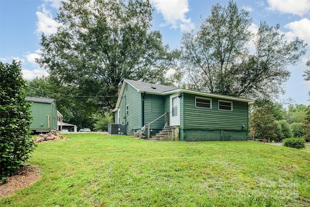 1114 Mountain St, Kannapolis, NC 28081 - back of property featuring entry steps and a yard