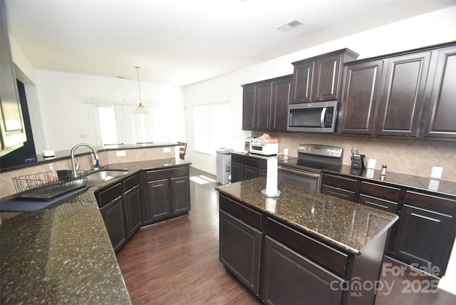 11124 Pond Valley Ct, Charlotte, NC 28269 - photo 9