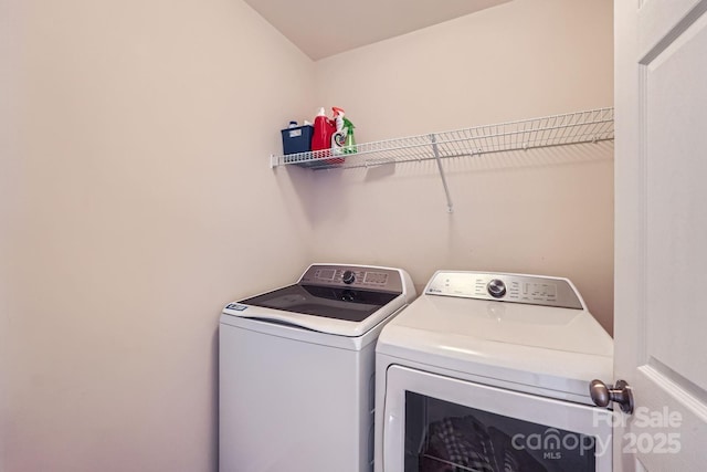 10920 Dapple Grey Ln, Charlotte, NC 28213 - laundry room featuring washer and dryer