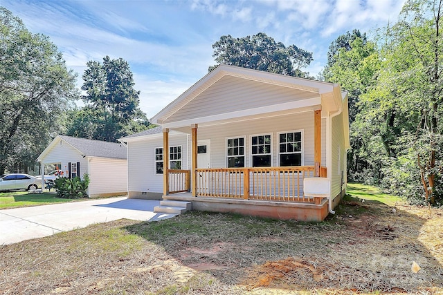 226 N Columbia Ave, Rock Hill, SC 29730 - bungalow-style home with covered porch and concrete driveway
