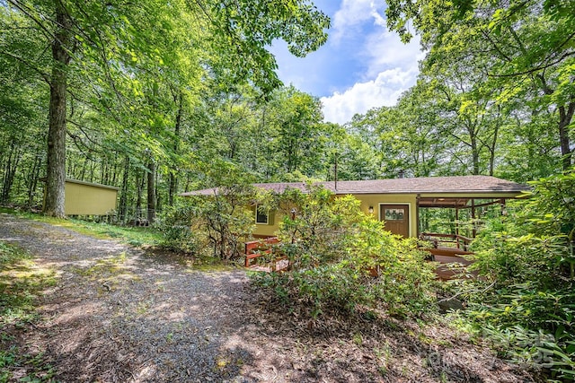 821 Old Chestnut Mountain Rd, Newland, NC 28645 - view of front facade