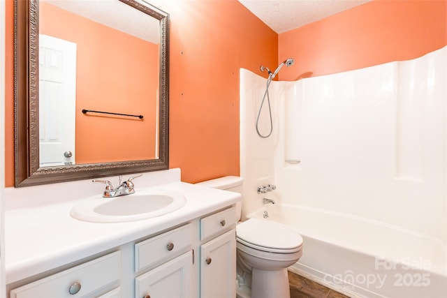 1806 Ebenezer Rd Unit E, Rock Hill, SC 29732 - full bath featuring washtub / shower combination, vanity, and a textured ceiling