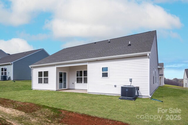 1040 Jonestown Rd, Winston Salem, NC 27103 - back of property with a yard and a patio
