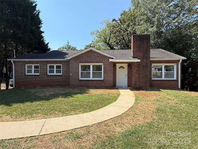 727 3rd Ave NW, Hickory, NC 28601 - view of front of property featuring a chimney, a front yard, and brick siding