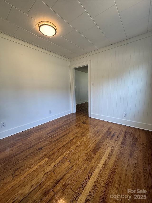 727 3rd Ave NW, Hickory, NC 28601 - unfurnished room with dark wood-type flooring and baseboards