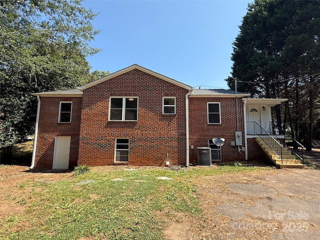 727 3rd Ave NW, Hickory, NC 28601 - rear view of property with brick siding and a yard