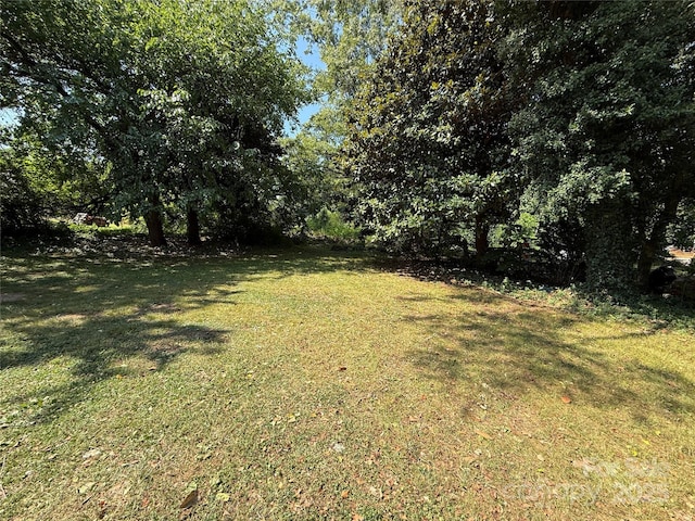 727 3rd Ave NW, Hickory, NC 28601 - view of grassy yard