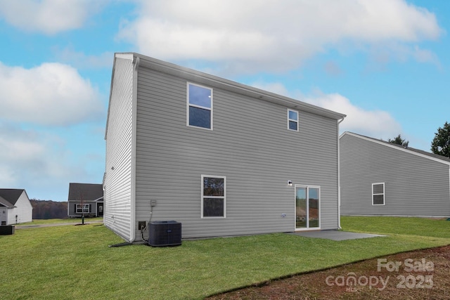 1070 Jonestown Rd, Winston Salem, NC 27127 - back of property featuring a yard and a patio area