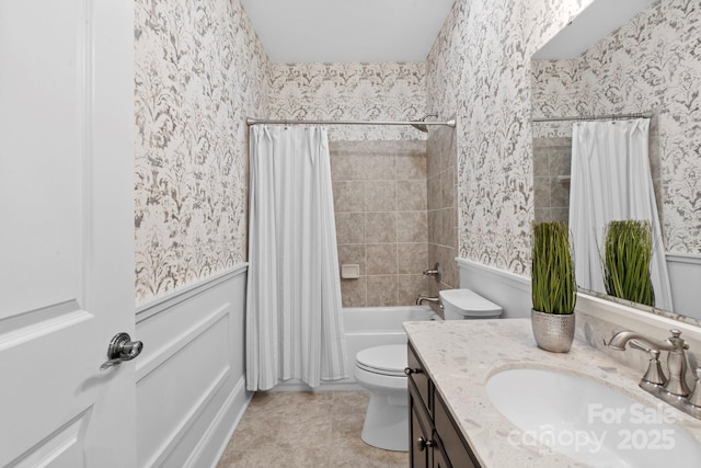 805 Hidden Pond Ln, Waxhaw, NC 28173 - bathroom featuring wallpapered walls, vanity, shower / tub combo, and a wainscoted wall
