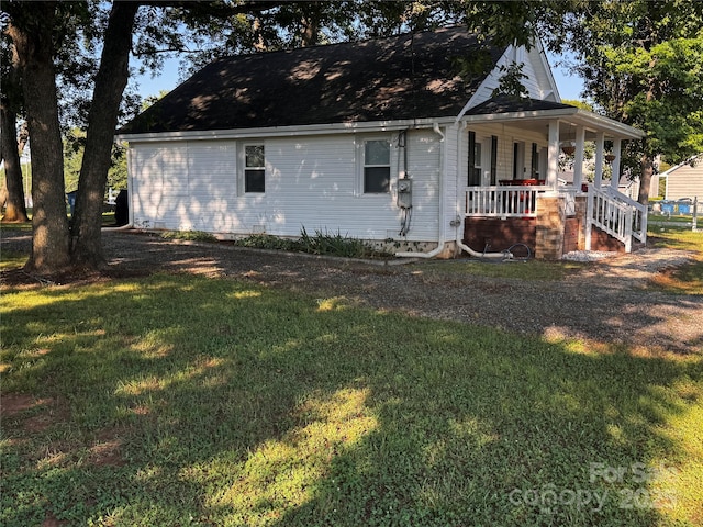 407 W Finger St, Maiden, NC 28650 - view of front of property with covered porch and a front yard
