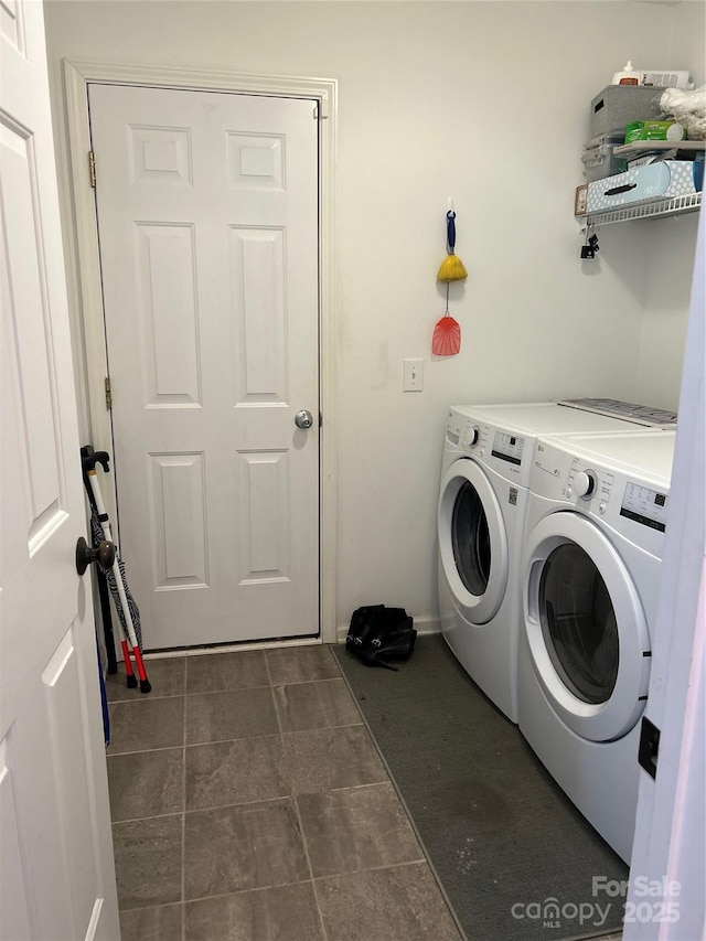 630 Springhouse Pl, Clover, SC 29710 - laundry area featuring washing machine and clothes dryer and baseboards