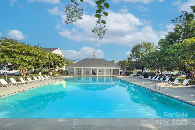 1075 Triece Ln, Charlotte, NC 28215 - community pool with a patio area
