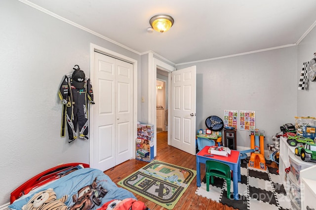 60 37th St NW, Hickory, NC 28601 - rec room with wood finished floors and crown molding