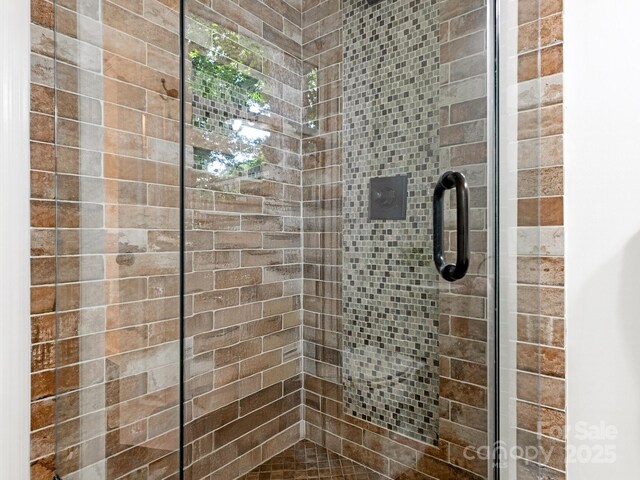 5123 Glenham Dr, Charlotte, NC 28210 - bathroom with a tile shower