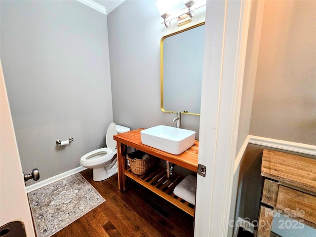10302 Newbridge Rd, Charlotte, NC 28278 - half bath with crown molding and wood finished floors