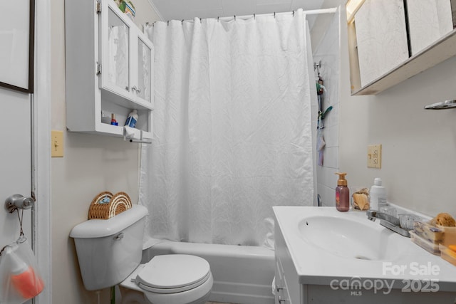 306 Forest Ave, Franklin, NC 28734 - full bath with shower / tub combo and vanity